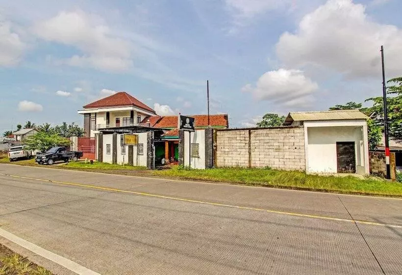 Spot On 92009 Hotel Indah Arum