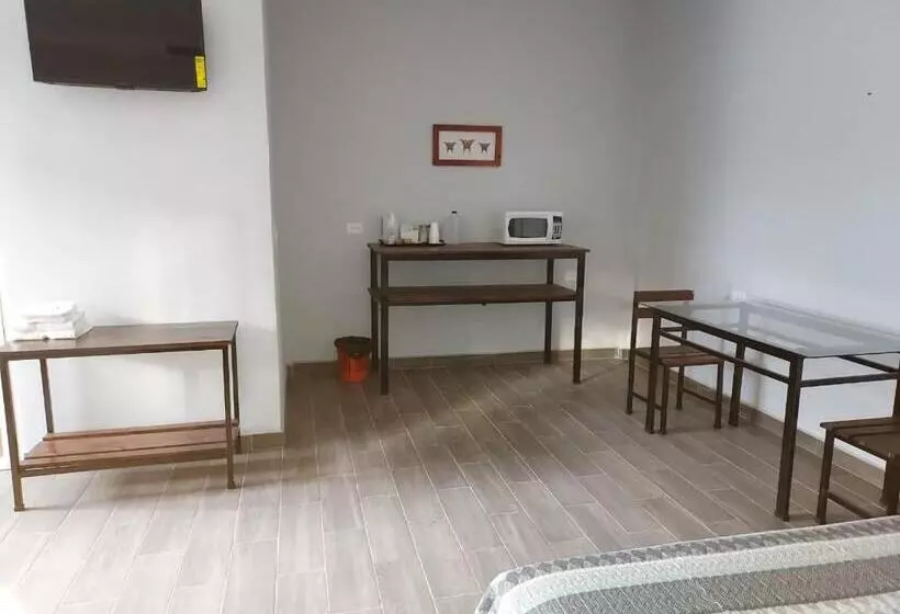 پانسیون Wally’s Place