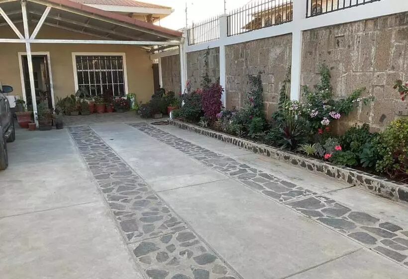 پانسیون Wally’s Place