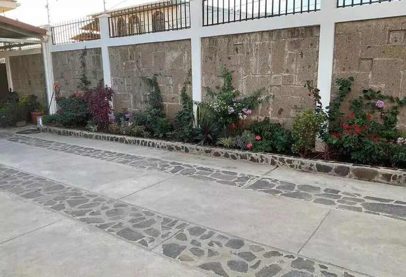 پانسیون Wally’s Place