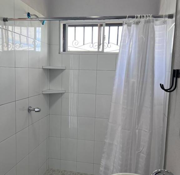 پانسیون Wally’s Place