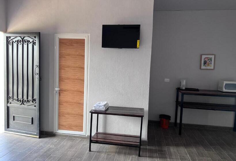 پانسیون Wally’s Place