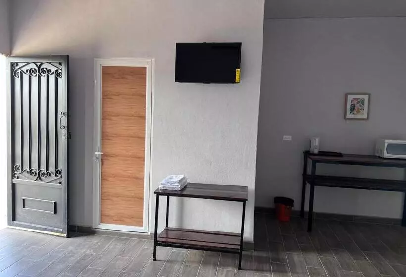 پانسیون Wally’s Place