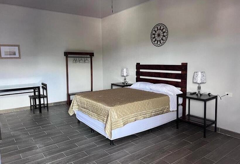 پانسیون Wally’s Place