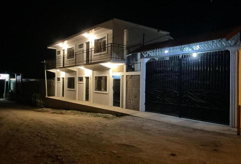 پانسیون Wally’s Place