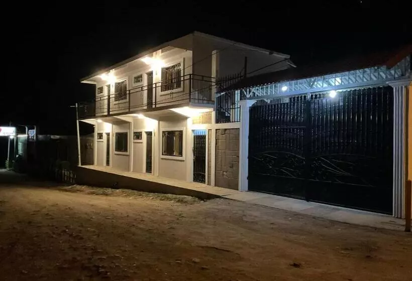 پانسیون Wally’s Place