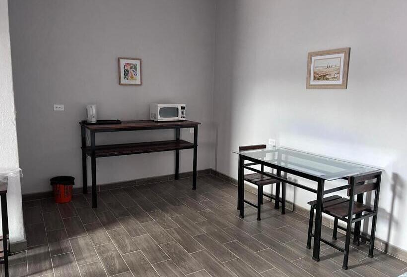 پانسیون Wally’s Place