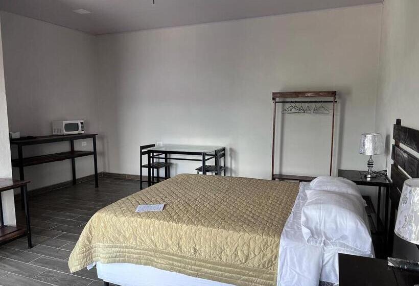 پانسیون Wally’s Place