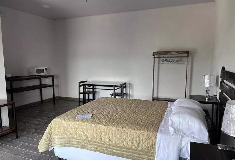 پانسیون Wally’s Place