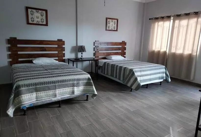 پانسیون Wally’s Place