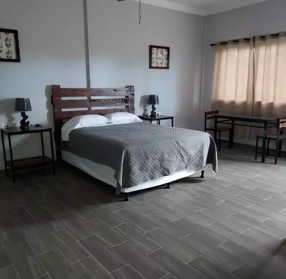 پانسیون Wally’s Place