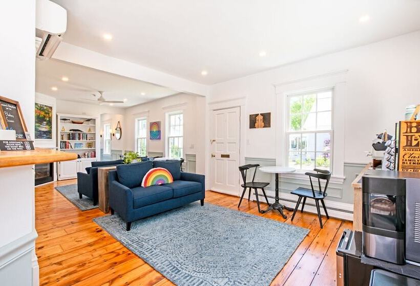 تختخواب و صبحانه Admiral S Landing