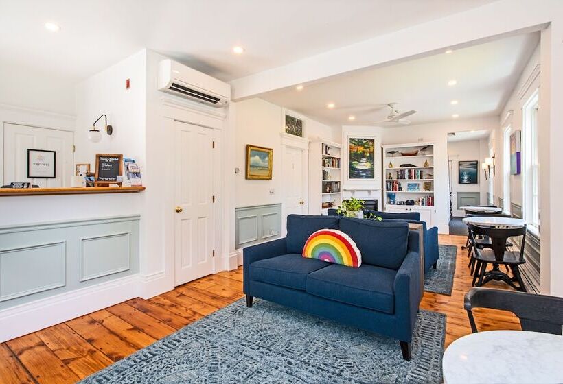 تختخواب و صبحانه Admiral S Landing