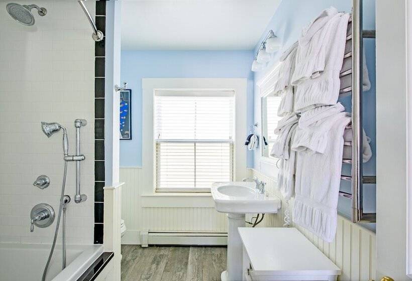 تختخواب و صبحانه Admiral S Landing