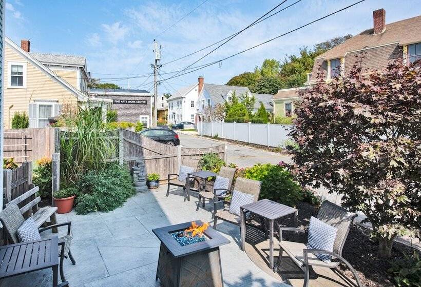 تختخواب و صبحانه Admiral S Landing