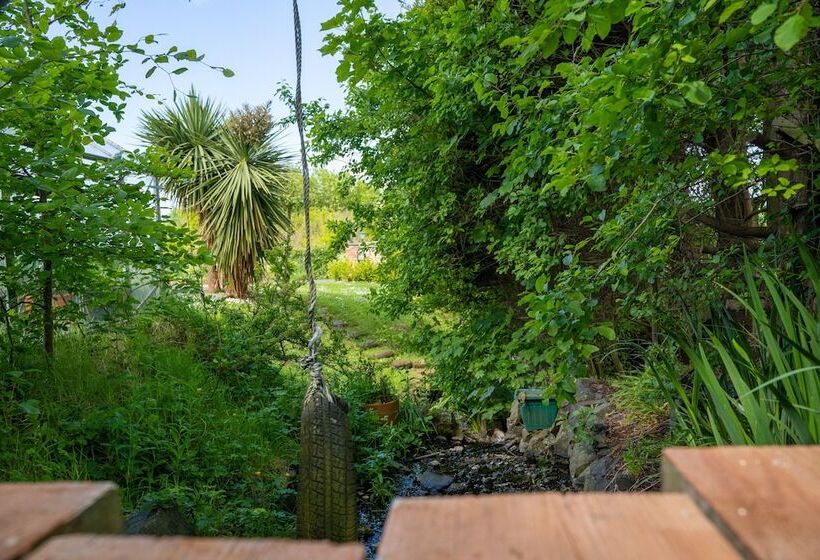 Bed and Breakfast Rest A While