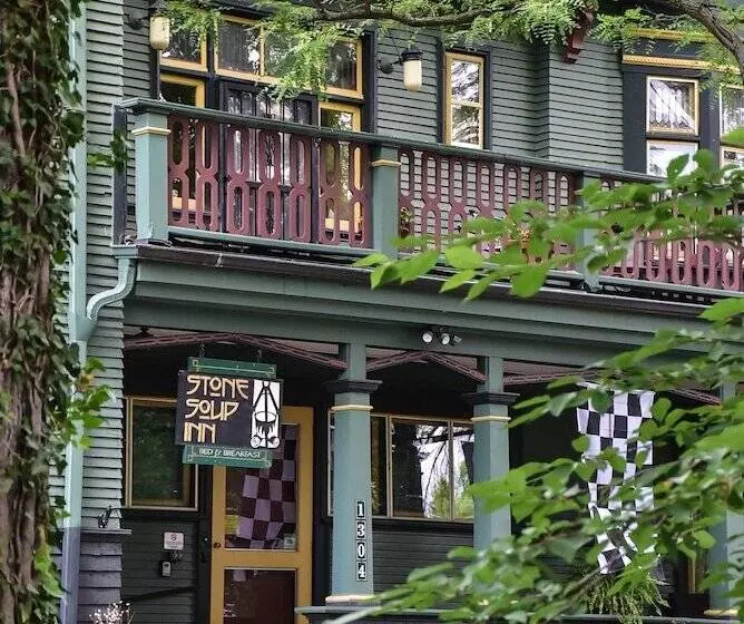 Aamiaismajoitus (B&B) Stone Soup Inn