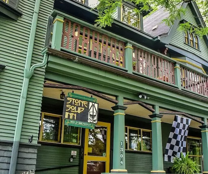 Aamiaismajoitus (B&B) Stone Soup Inn