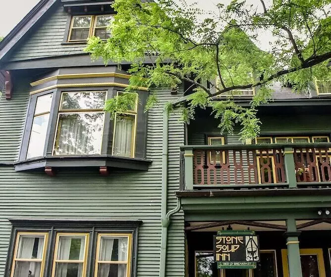 Aamiaismajoitus (B&B) Stone Soup Inn