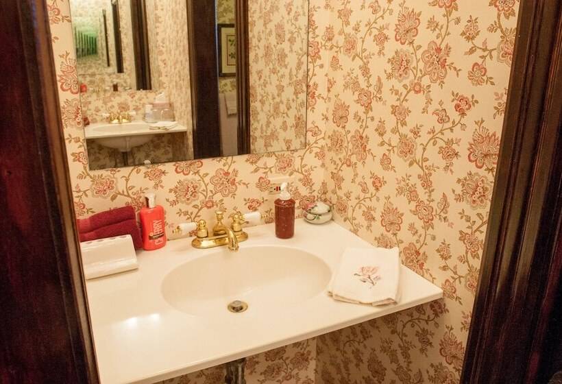 Bed and Breakfast Victorian Rose Garden