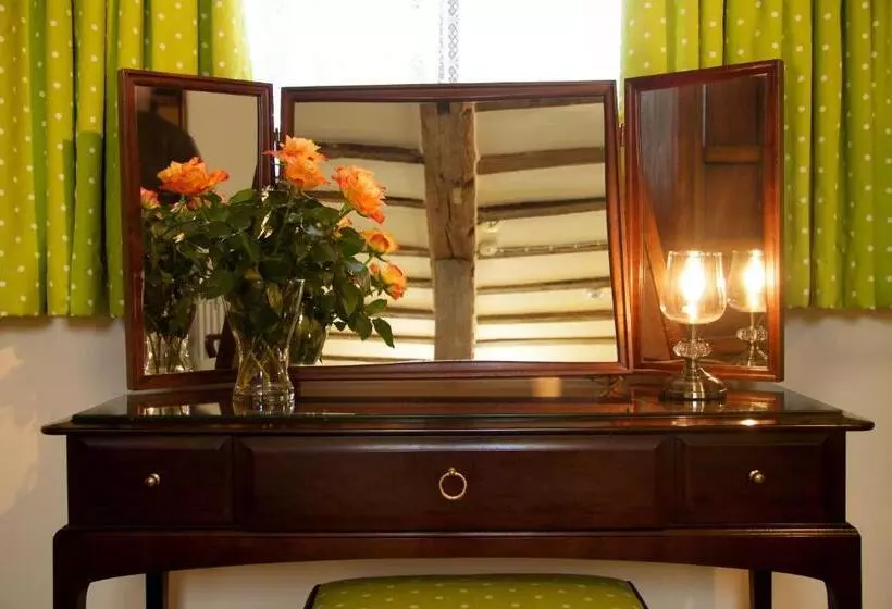 Colston Hall Farmhouse B&b