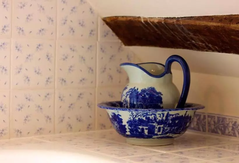 Colston Hall Farmhouse B&b