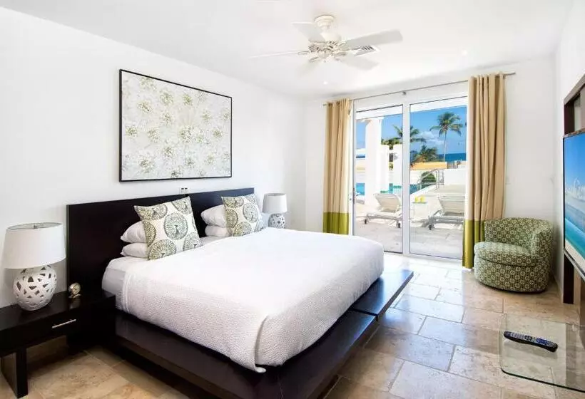 هتل Coral Beach Club Villas & Marina