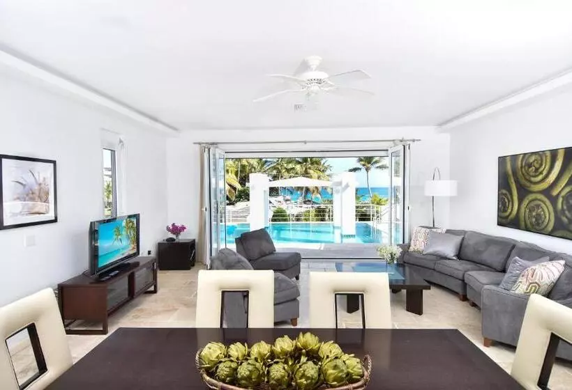 هتل Coral Beach Club Villas & Marina