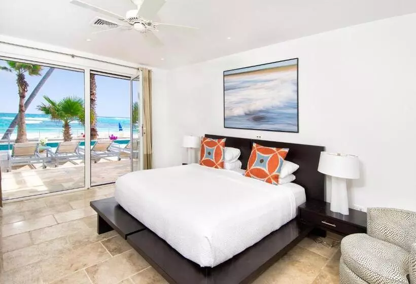 هتل Coral Beach Club Villas & Marina