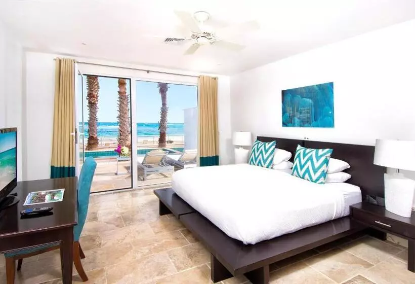 هتل Coral Beach Club Villas & Marina