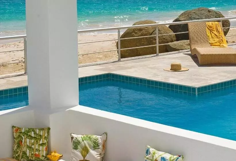 هتل Coral Beach Club Villas & Marina