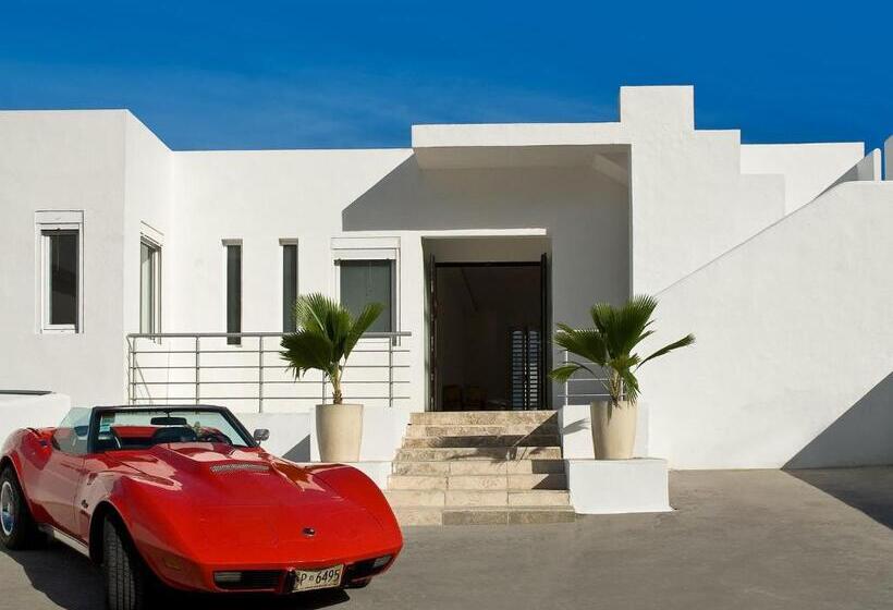 هتل Coral Beach Club Villas & Marina