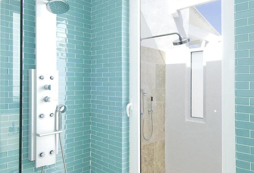 هتل Coral Beach Club Villas & Marina