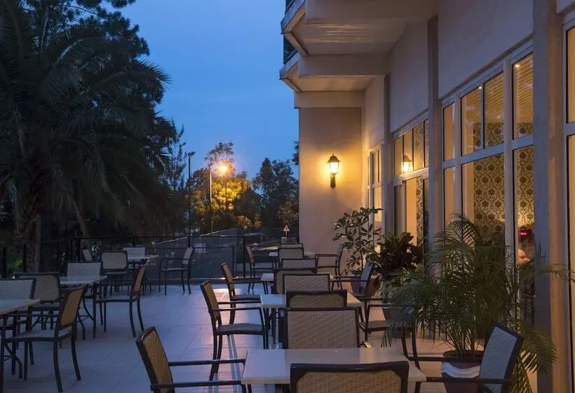 هتل Des Mille Collines