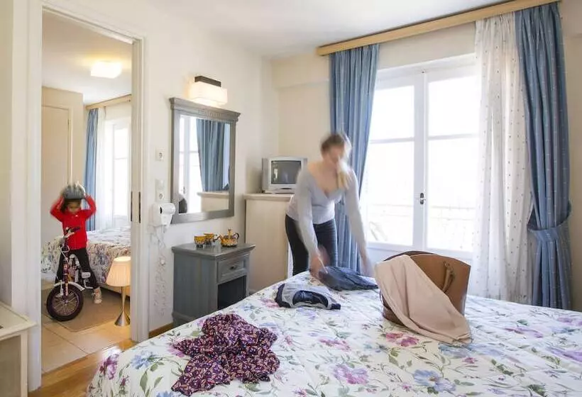 ホテル Latini Family