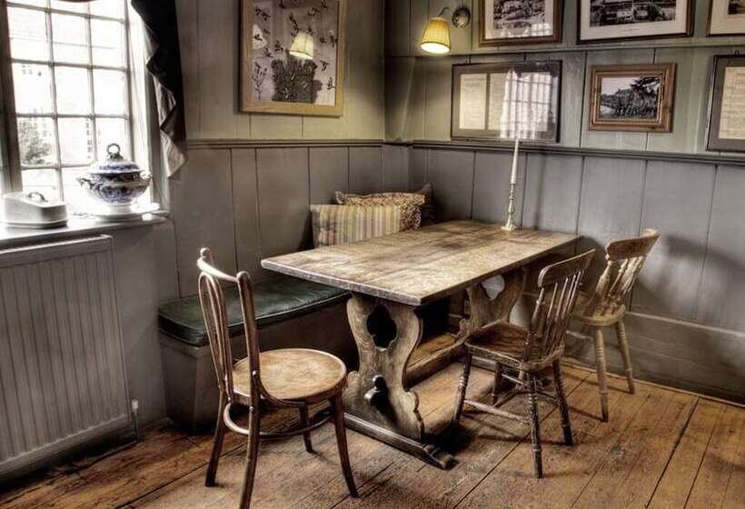 Hotel The George & Dragon