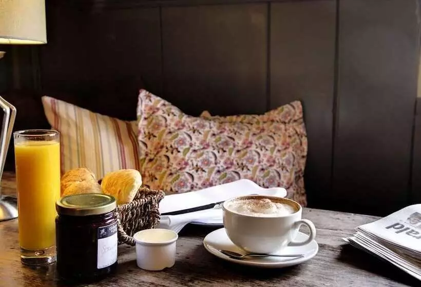 Hotel The George & Dragon