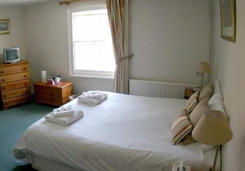 Отель The Greyhound Inn Aldbury