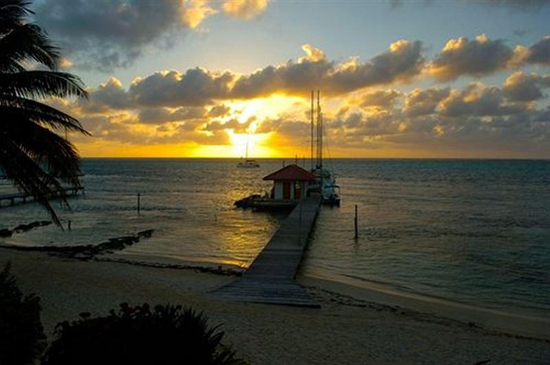 هتل The Palms Oceanfront Suites