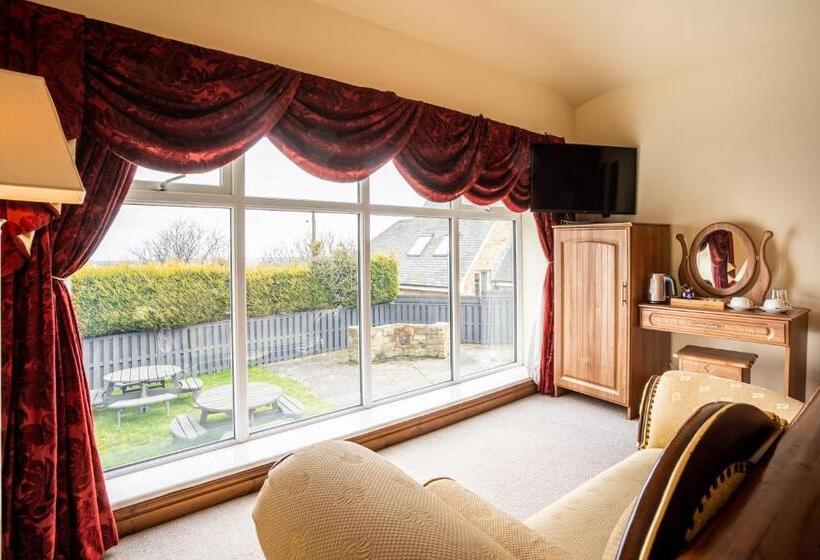 בית מלון כפרי The Village Inn