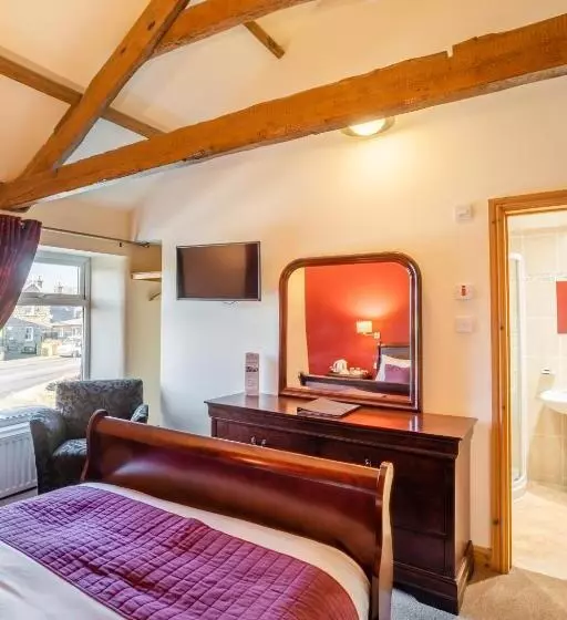 هتل The Village Inn