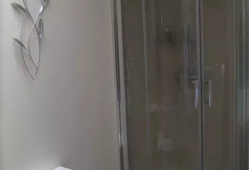 בית מלון כפרי The Walnut Tree Inn