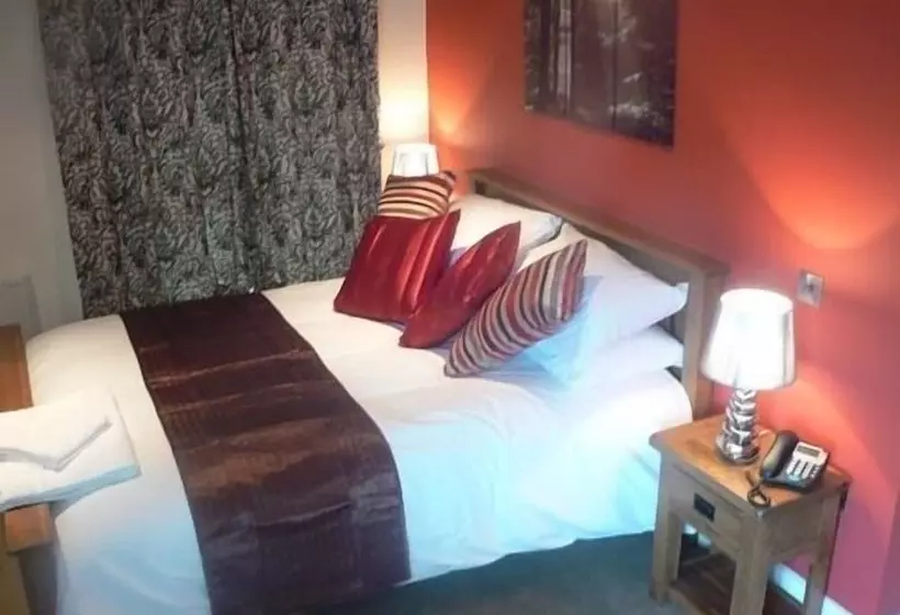 בית מלון כפרי The Walnut Tree Inn