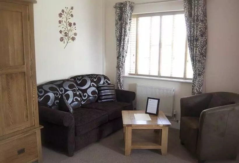 בית מלון כפרי The Walnut Tree Inn