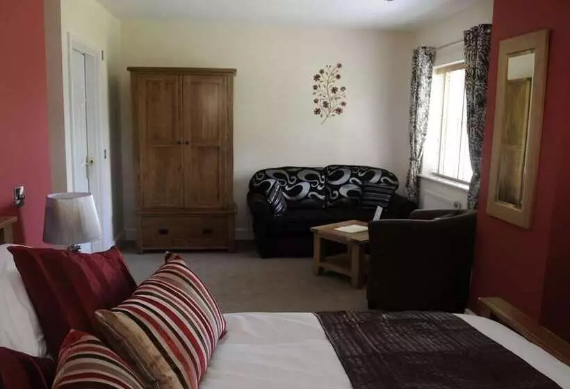 בית מלון כפרי The Walnut Tree Inn