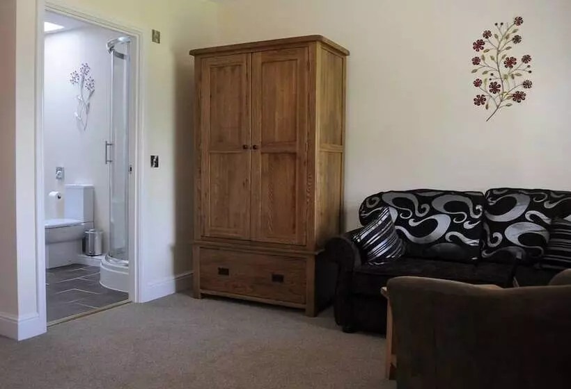 בית מלון כפרי The Walnut Tree Inn