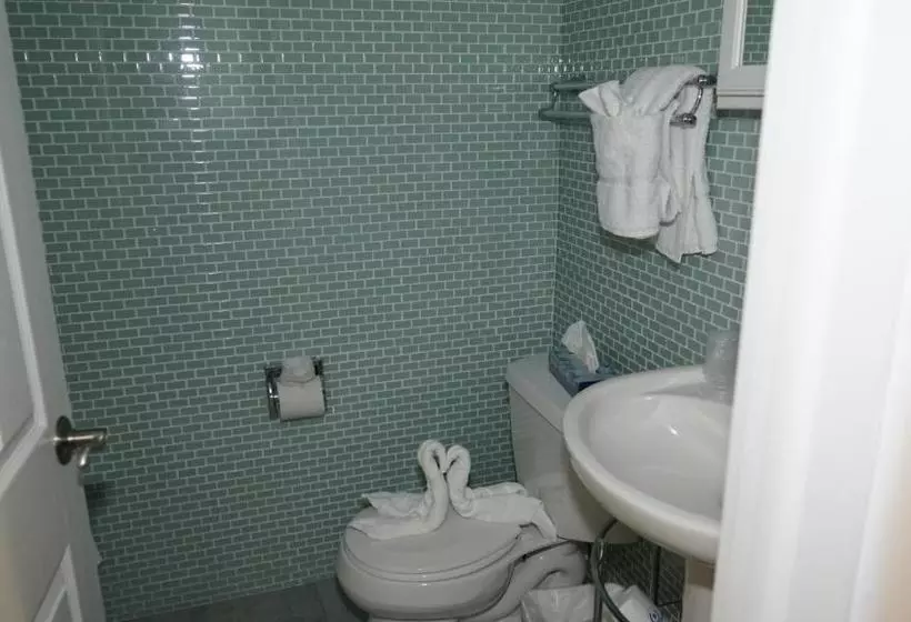 Motel Periwinkle Inn