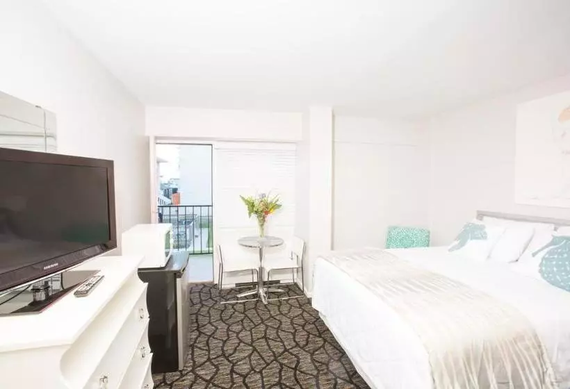 Motel Periwinkle Inn