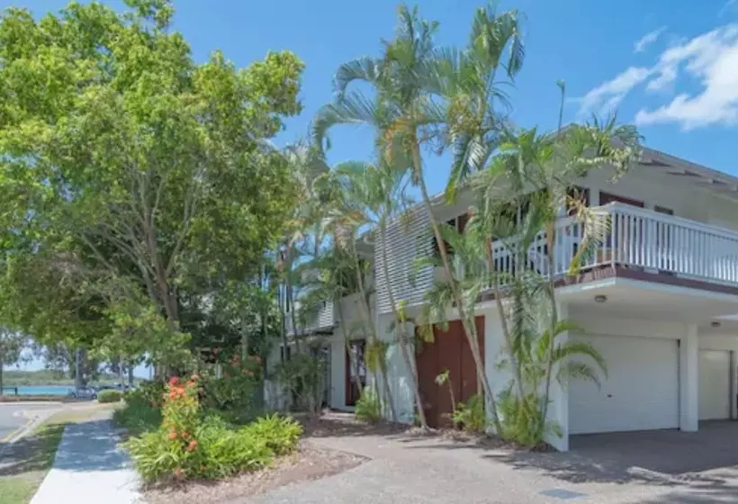 Noosa Outrigger Beach Resort