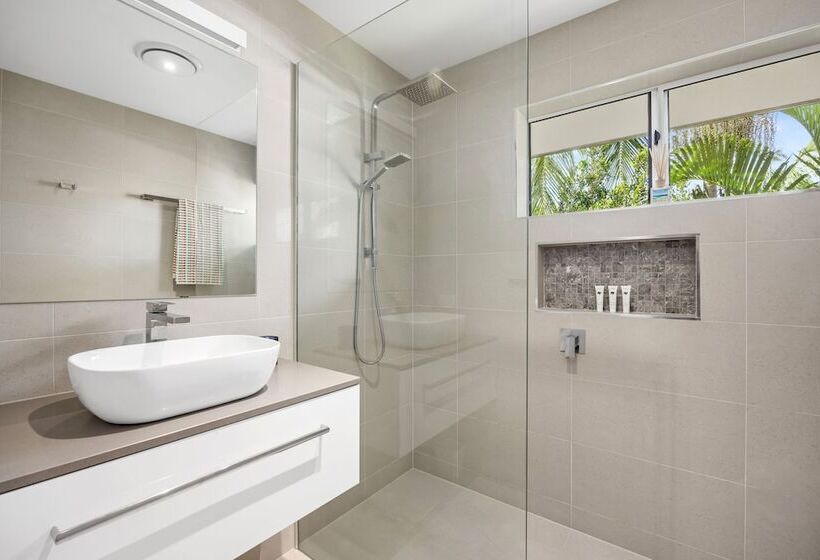 Noosa Outrigger Beach Resort